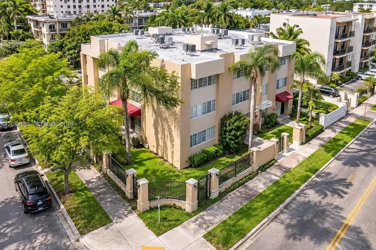 300 Madeira Ave #304, Coral Gables: photo 1 of 22