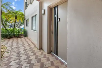 8400 SW 133rd Ave Rd #107, Miami: photo 1 of 27