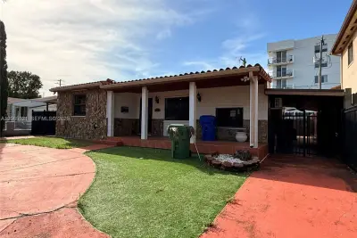 2424 SW 21st Ter, Miami: photo 1 of 10