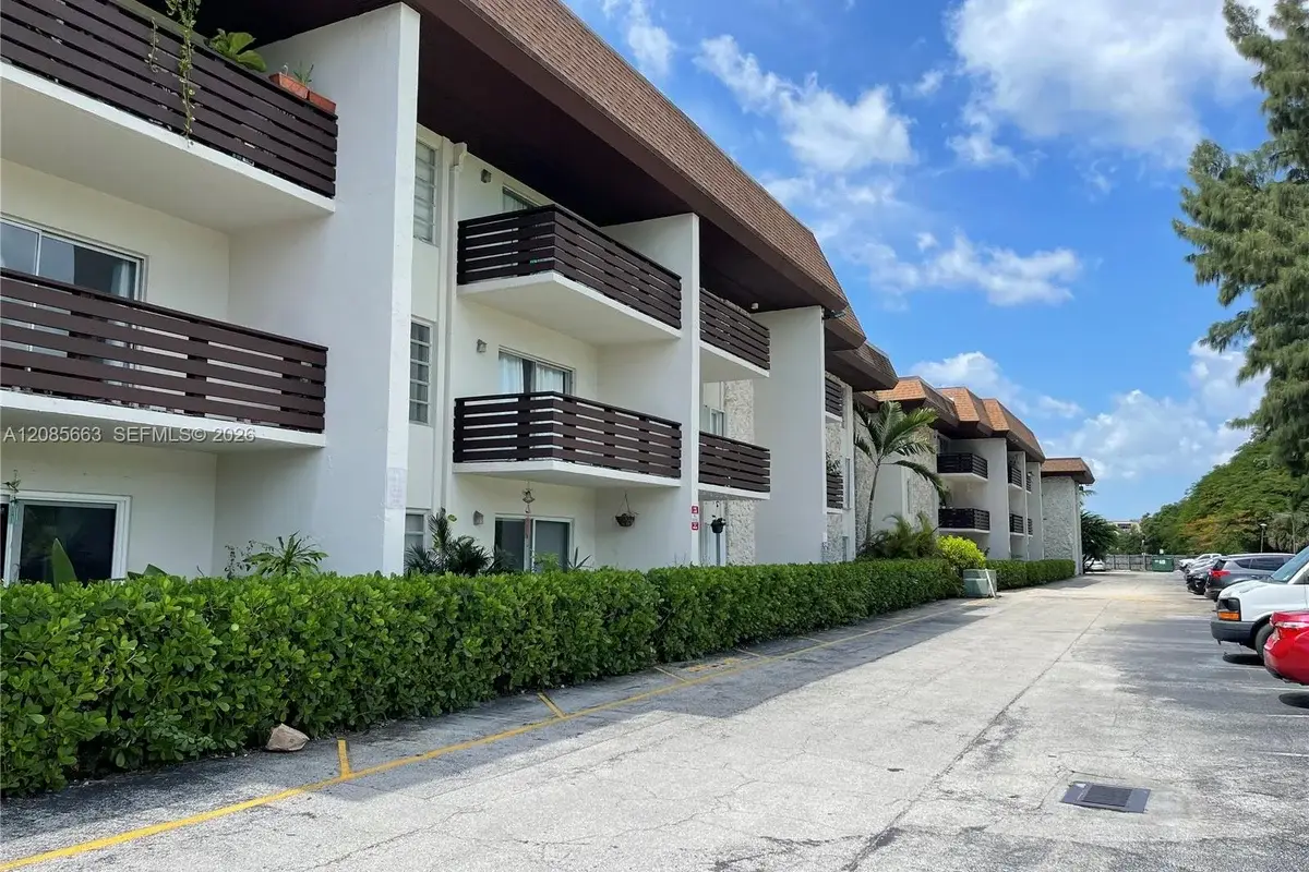 7487 SW 82nd St #C202, Miami: photo 1 of 16