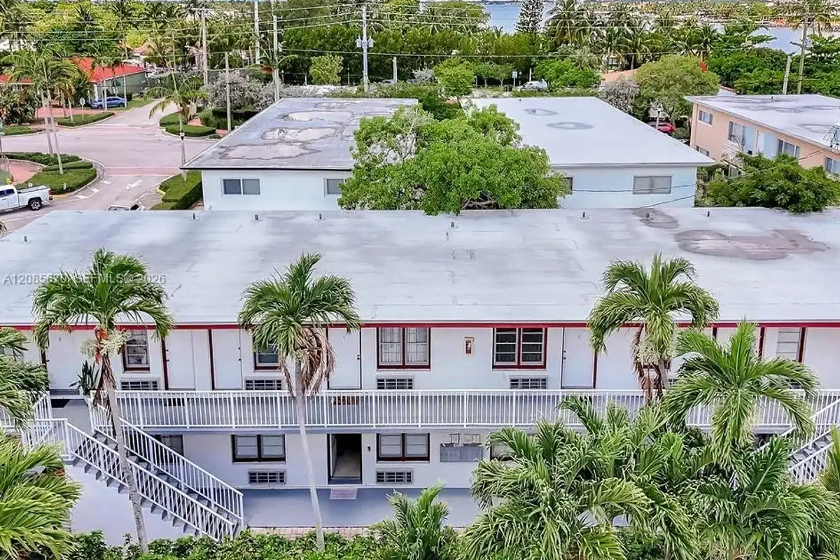 847 81st St #7, Miami Beach: photo 1 of 8