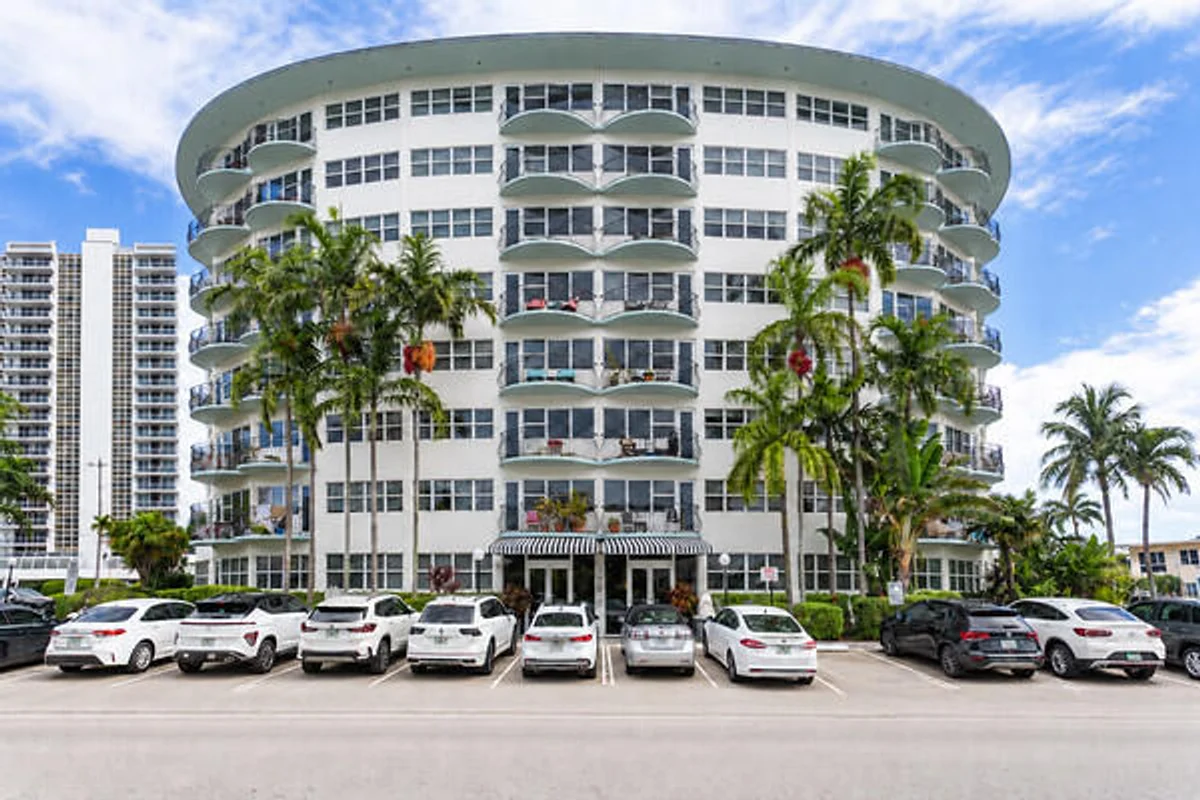 3250 NE 28th St #305, Fort Lauderdale: photo 1 of 26