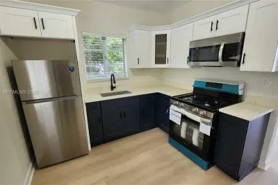 847 81st St #5, Miami Beach: photo 1 of 8