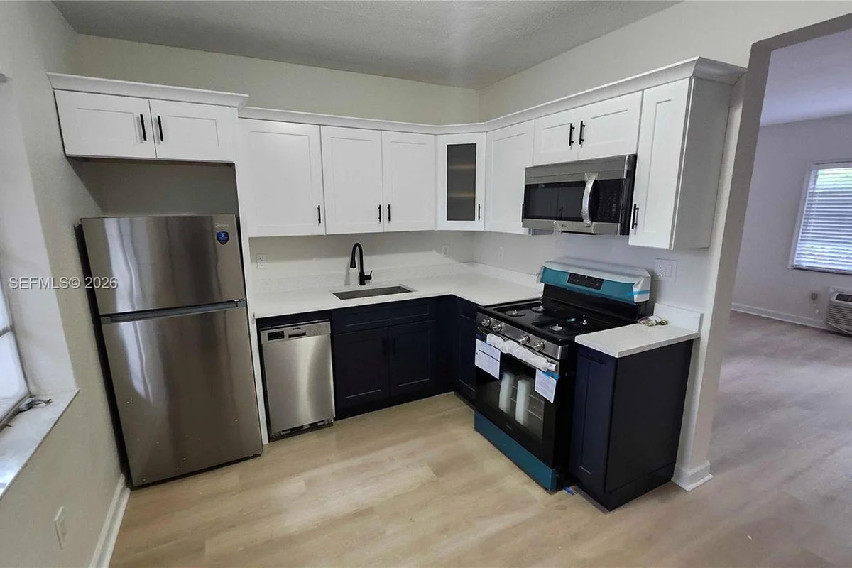 847 81st St #2, Miami Beach: photo 1 of 8
