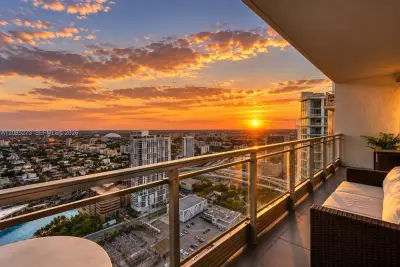 92 SW 3rd St #4407, Miami: photo 1 of 26