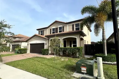 House in Homestead: photo 1 of 10