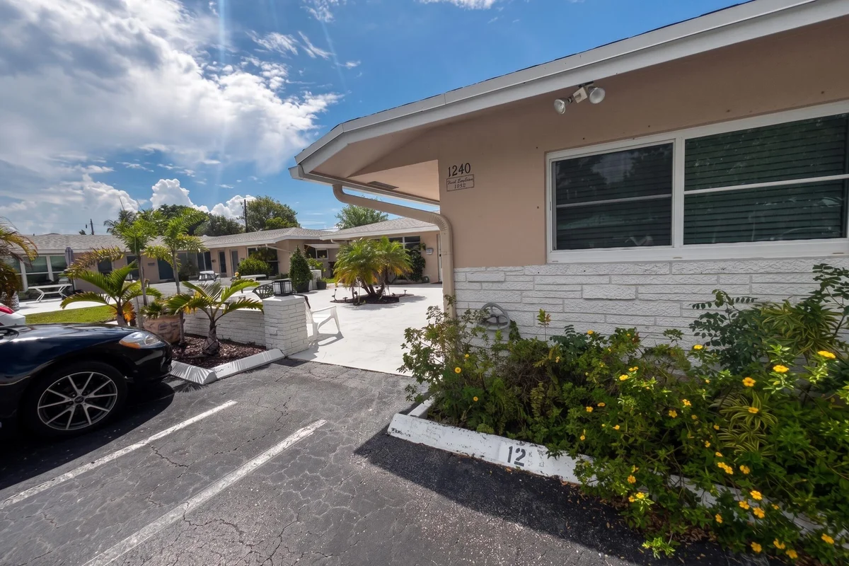 1240 SE 3rd Ct #12, Deerfield Beach: photo 1 of 11