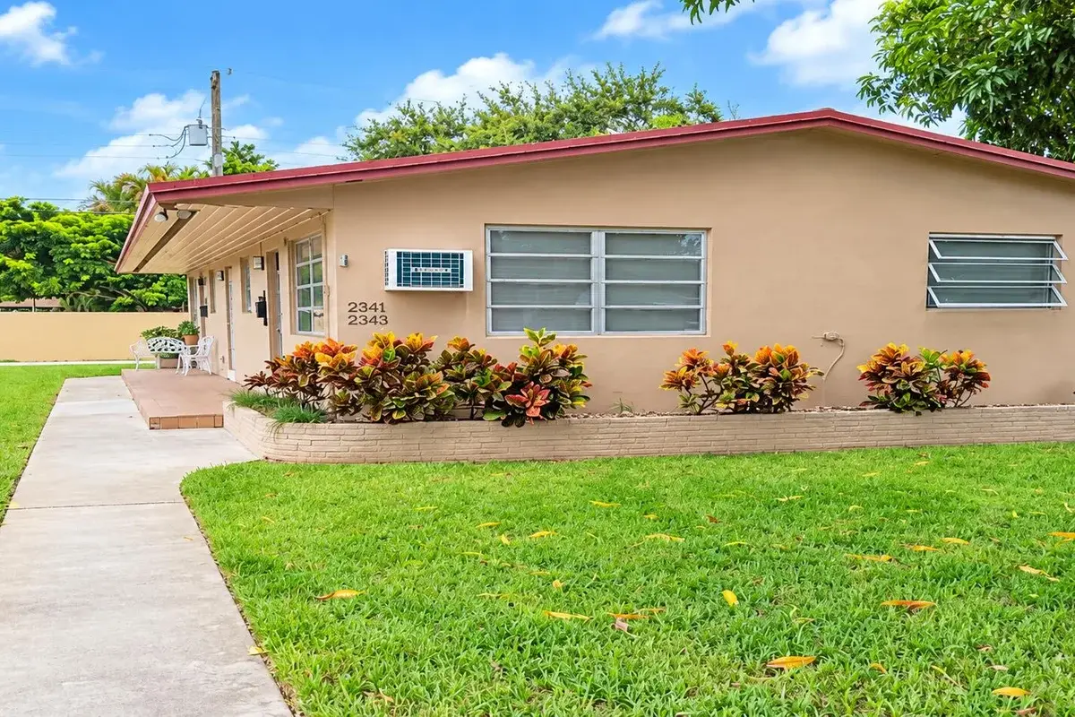 2341 Harding St, Hollywood: photo 1 of 12