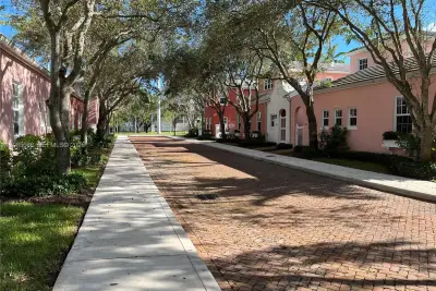 570 Loretto Ave #10, Coral Gables: photo 1 of 19