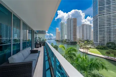 200 Biscayne Blvd Way #508, Miami: photo 1 of 16