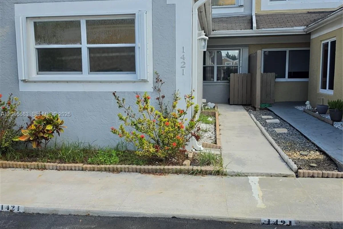 1421 NW 123rd Ter, Pembroke Pines: photo 1 of 22