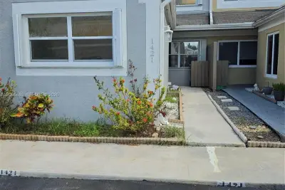 1421 NW 123rd Ter, Pembroke Pines: photo 1 of 22