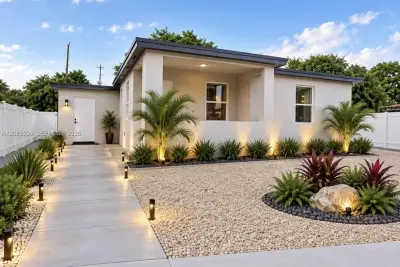 511 SE 2nd St, Hialeah: photo 1 of 34