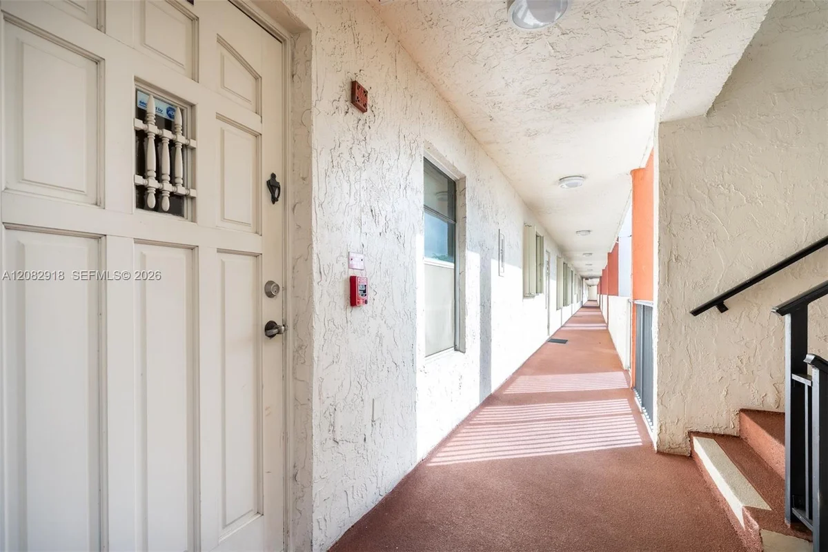 150 S Hollybrook Ter #208, Pembroke Pines: photo 1 of 33