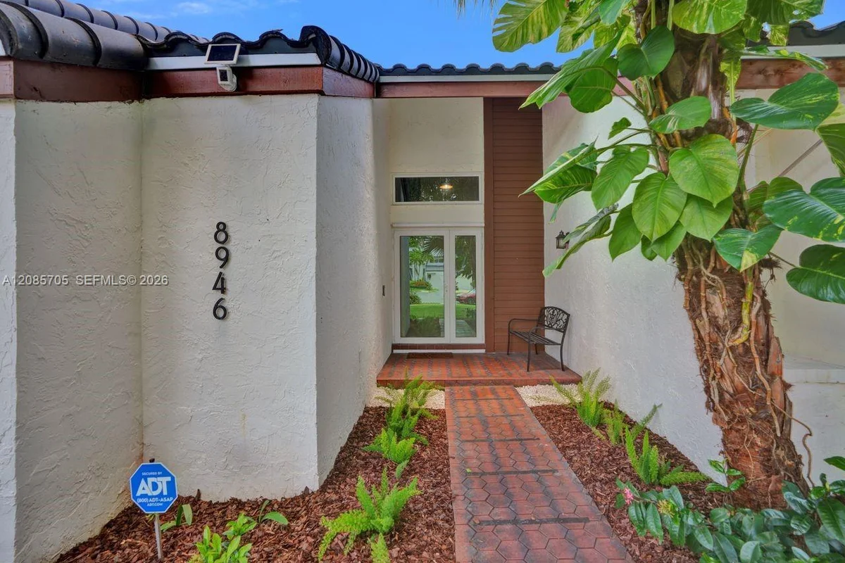8946 SW 150th Ct Cir E, Miami: photo 1 of 31
