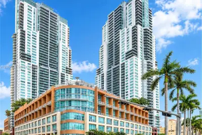 253 NE 2nd St #3008, Miami: photo 1 of 50