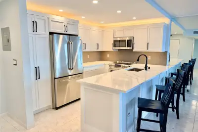 800 SE 20th Ave #203, Deerfield Beach: photo 1 of 50