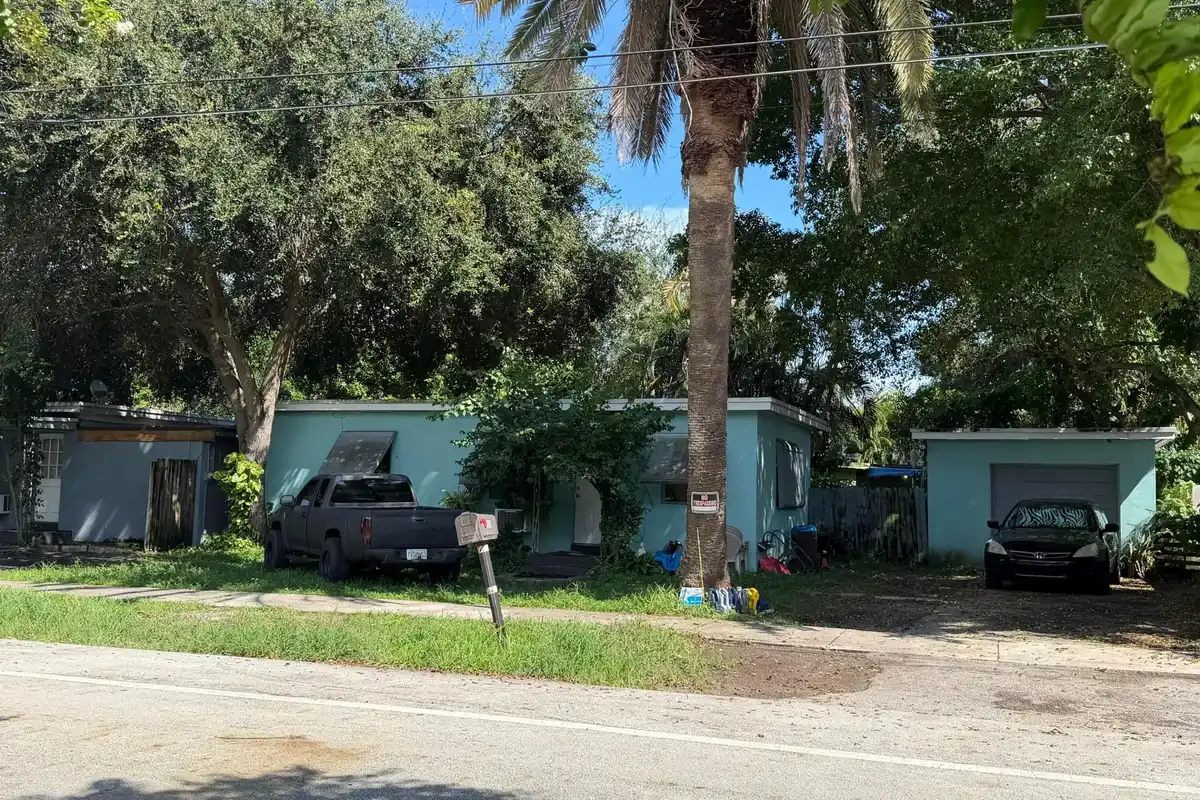 606 Columbus Pkwy, Hollywood: photo 1 of 4