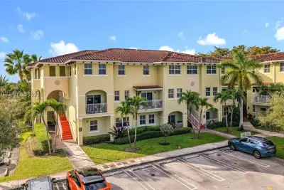 260 NW 109th Ave #206, Miami: photo 1 of 27