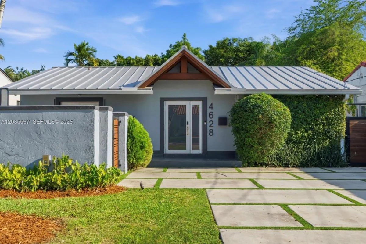 4628 SW 10th St, Miami: photo 1 of 23