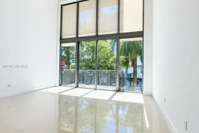6000 Collins Ave #305, Miami Beach: photo 1 of 2