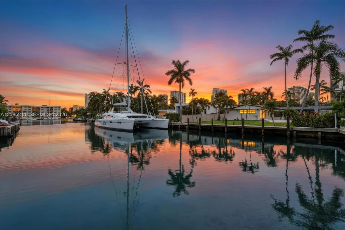 536 Hibiscus Dr, Hallandale Beach: photo 1 of 28