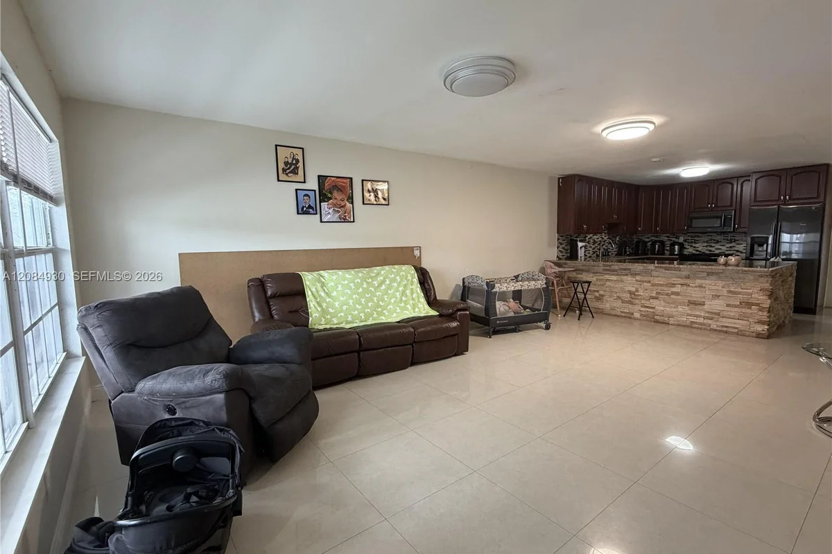 4435 NW 185th St, Miami Gardens: photo 1 of 31