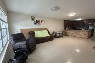 4435 NW 185th St, Miami Gardens: photo 1 of 31