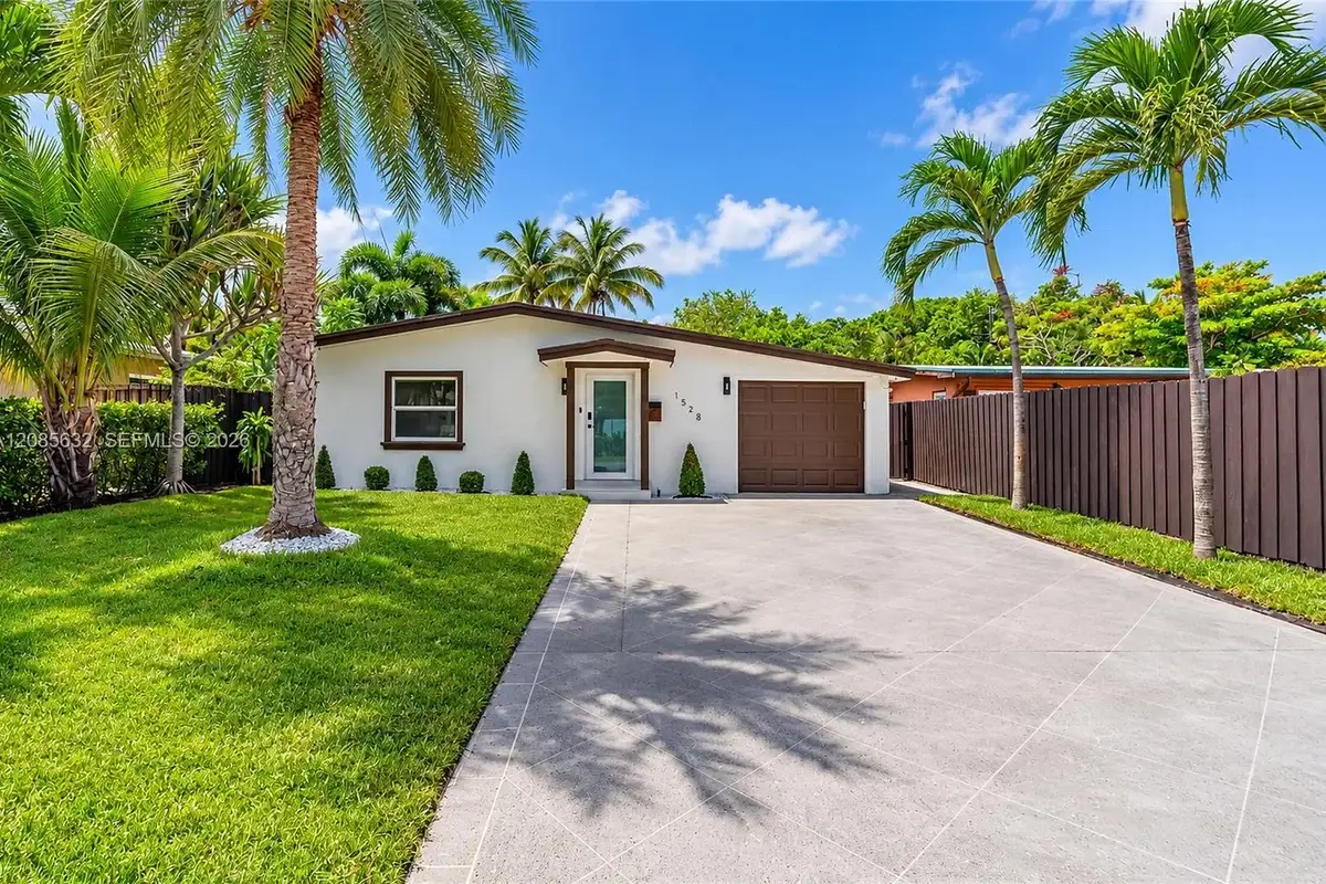 1525 NE 18th Ave, Fort Lauderdale: photo 1 of 38