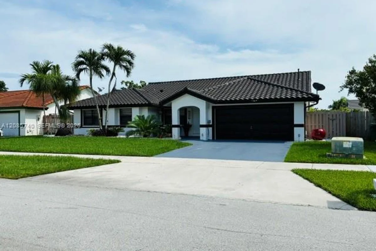 14934 SW 168th Ter, Miami: photo 1 of 34