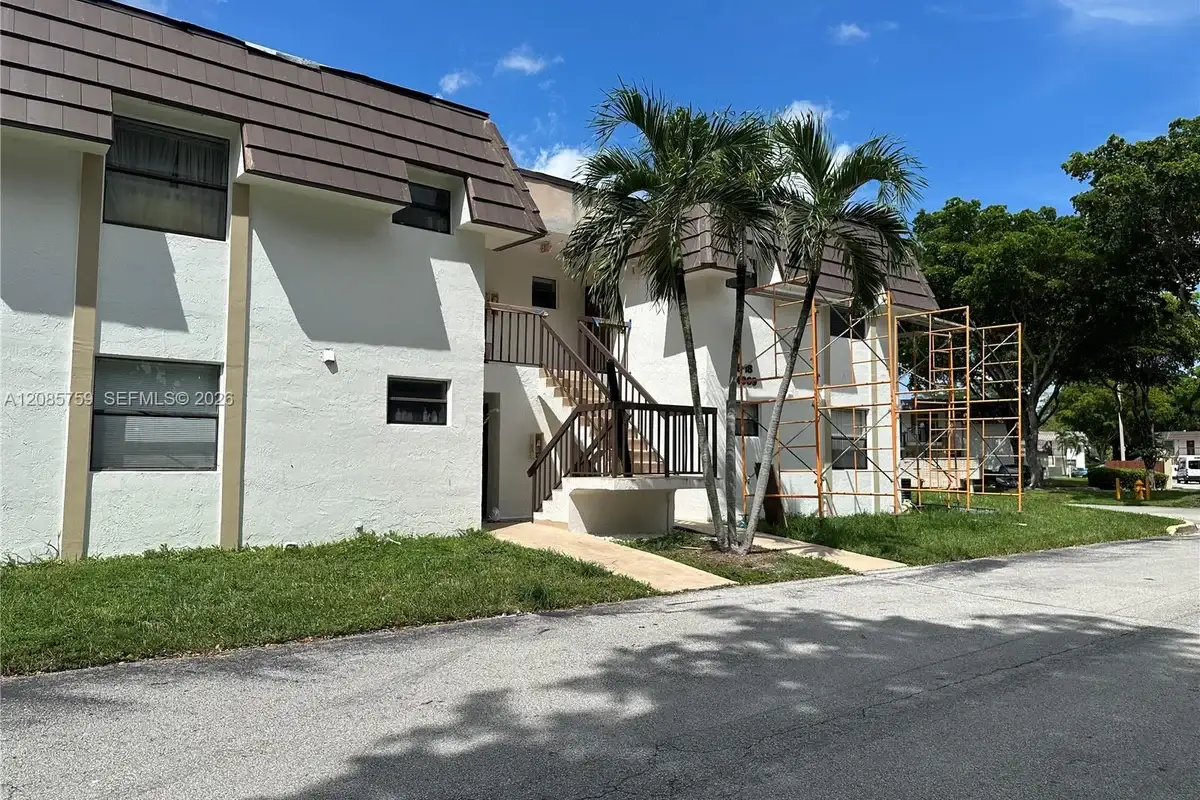 14909 SW 104th St #18-24, Miami: photo 1 of 22