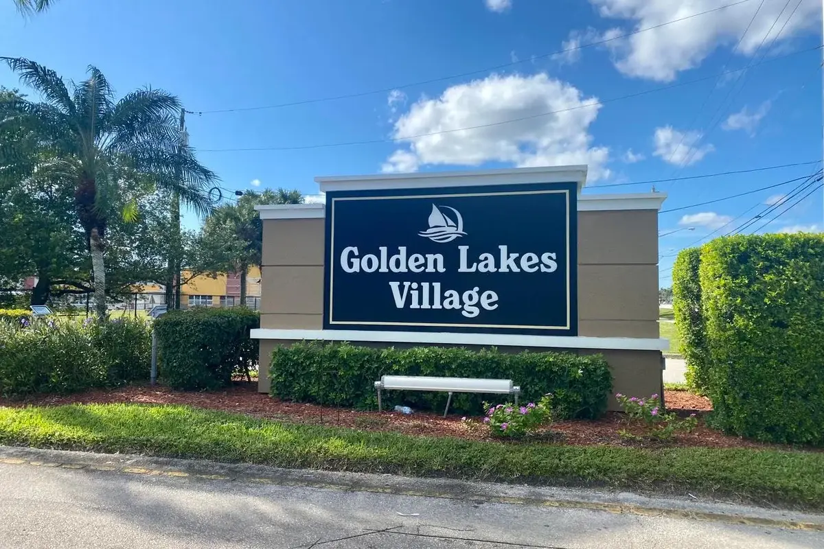 156 Lake Evelyn Dr, West Palm Beach: photo 1 of 30