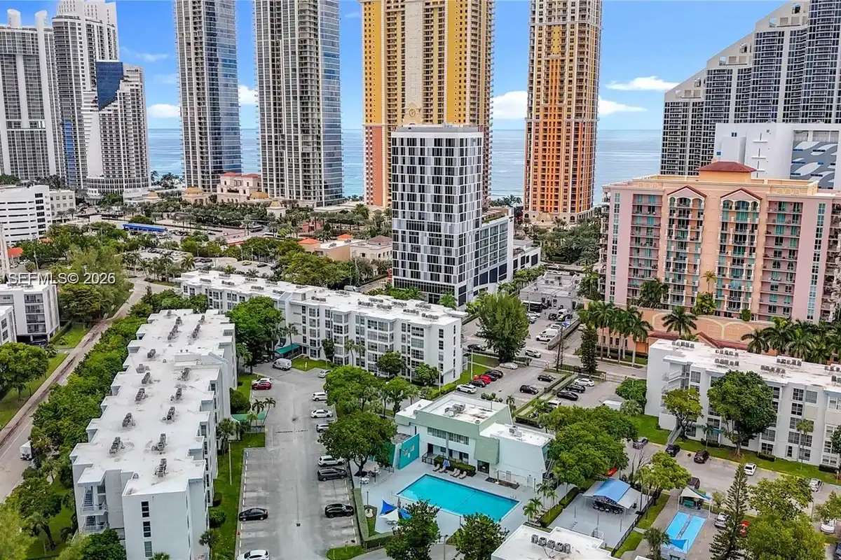 17570 Atlantic Blvd #118, Sunny Isles Beach: photo 1 of 7