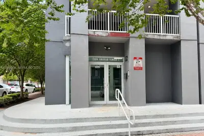 104 SW 9th St #1403, Miami: photo 1 of 21
