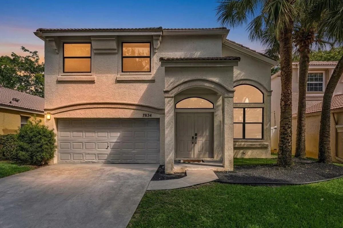 7834 Oak Grove Cir, Lake Worth: photo 1 of 82