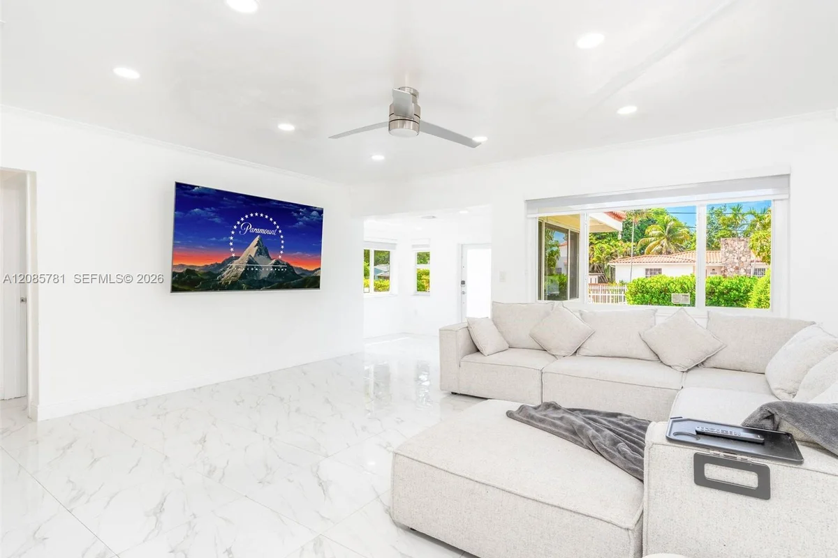 3375 SW 1st St, Miami: photo 1 of 48