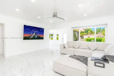 3375 SW 1st St, Miami: photo 1 of 48