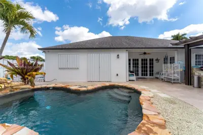 15480 SW 144th Ave, Miami: photo 1 of 43