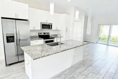 1562 W 26th Ct, Riviera Beach: photo 1 of 16