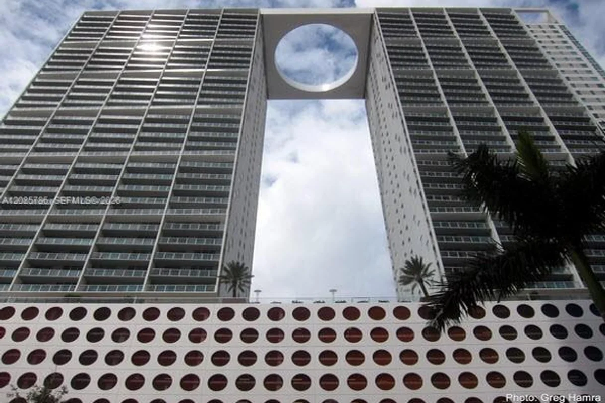 55 SE 6th St #2702, Miami: photo 1 of 43