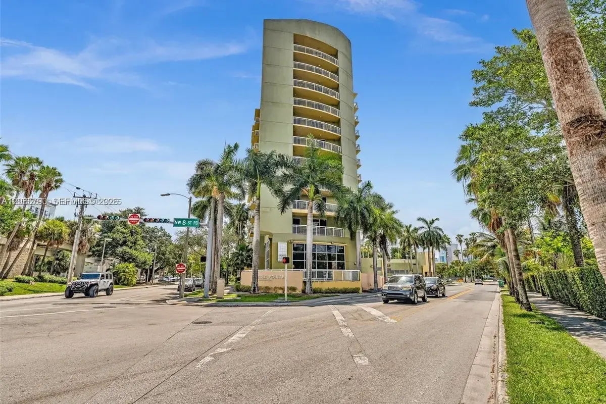 816 NW 11th St #705, Miami: photo 1 of 7