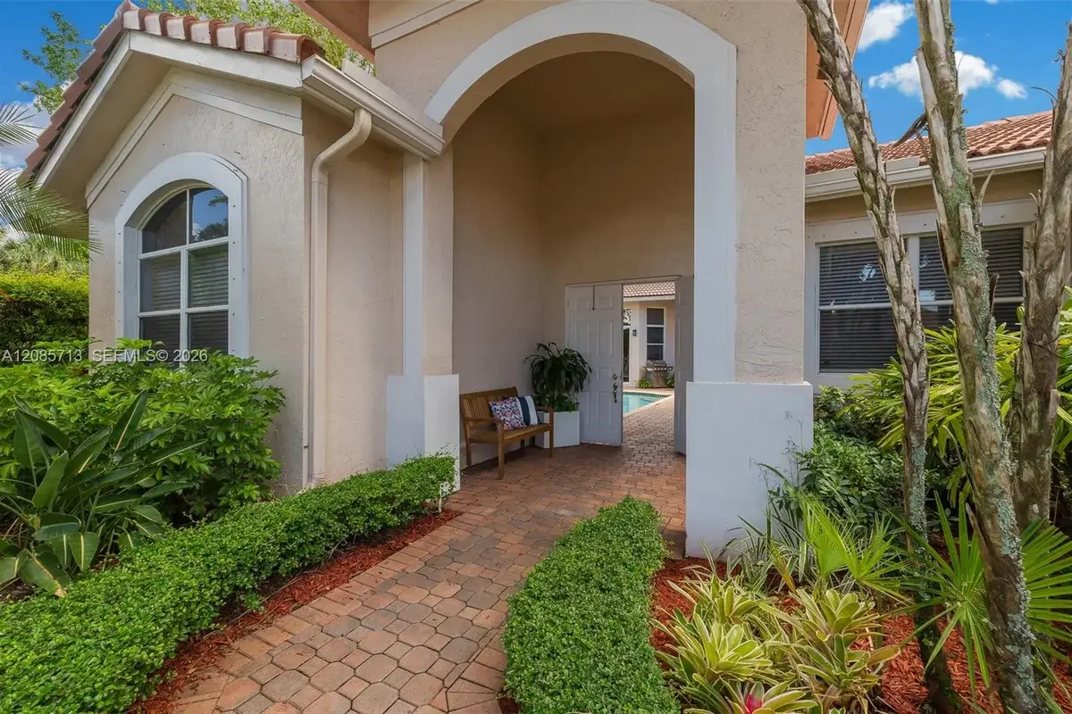 1604 Victoria Pointe Ln, Weston: photo 1 of 45