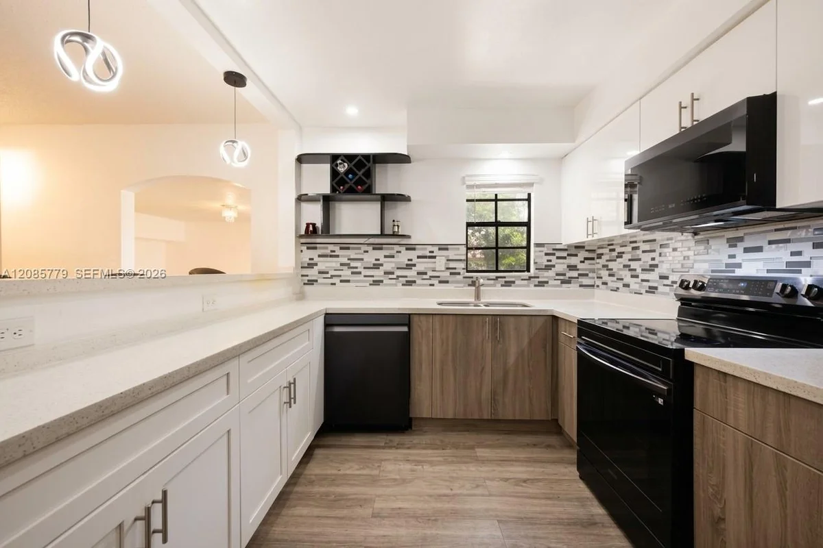65 NW 118th St, Miami: photo 1 of 57