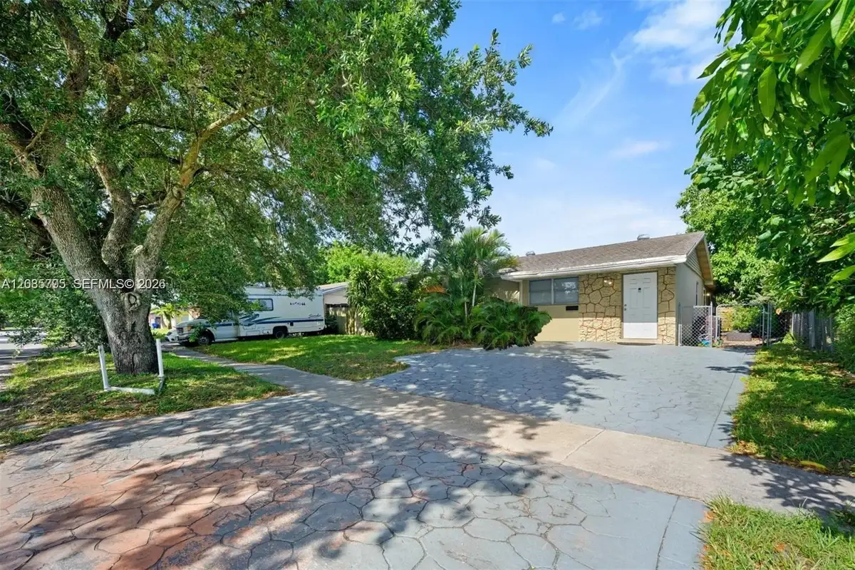 3530 N 65th Ave, Hollywood: photo 1 of 17