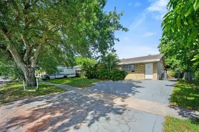 3530 N 65th Ave, Hollywood: photo 1 of 17