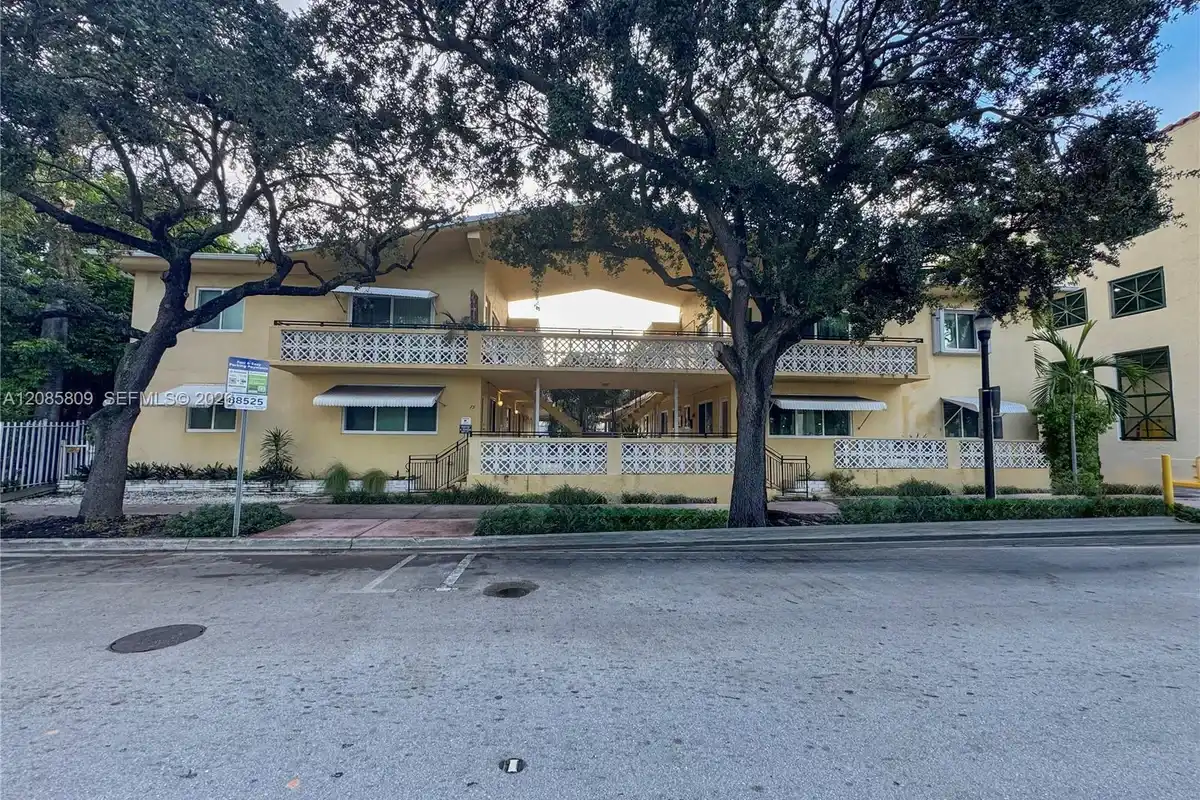 75 Washington Ave #20, Miami Beach: photo 1 of 12