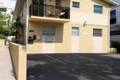 120 NW 10th Ave #1, Miami: photo 1 of 1