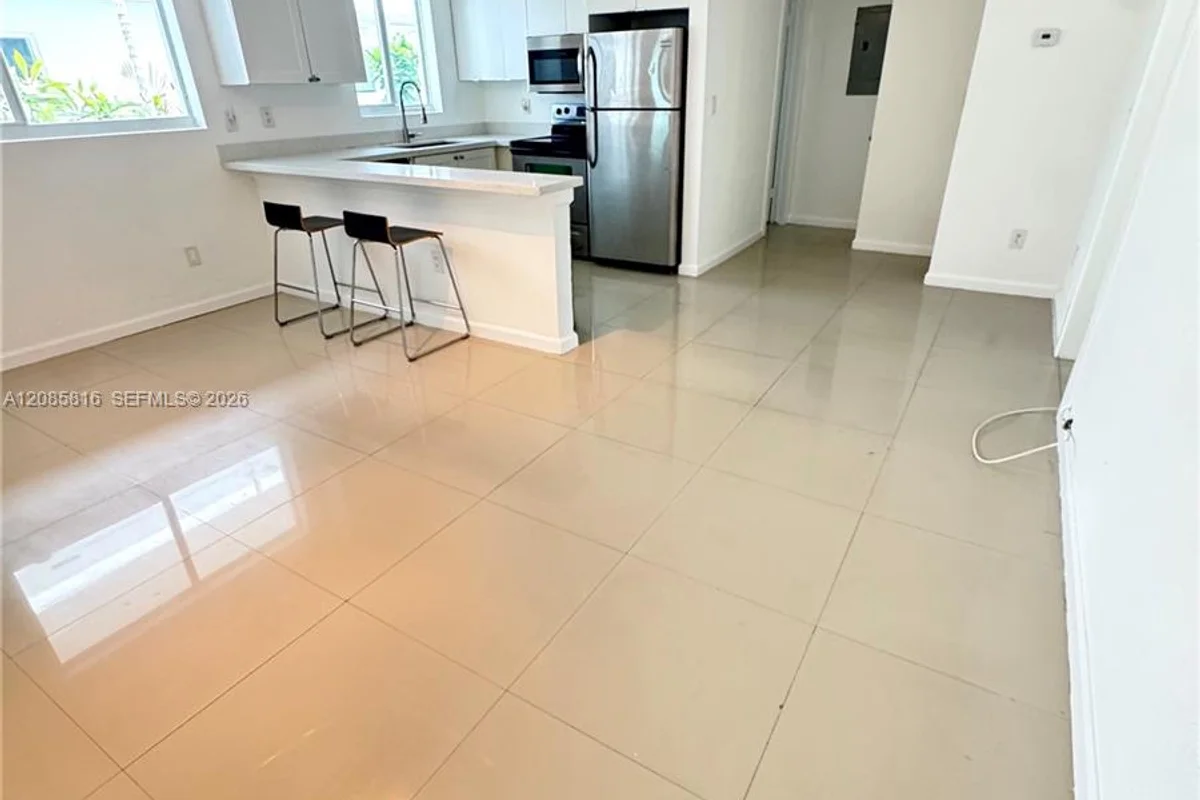 8035 Crespi Blvd #2, Miami Beach: photo 1 of 9