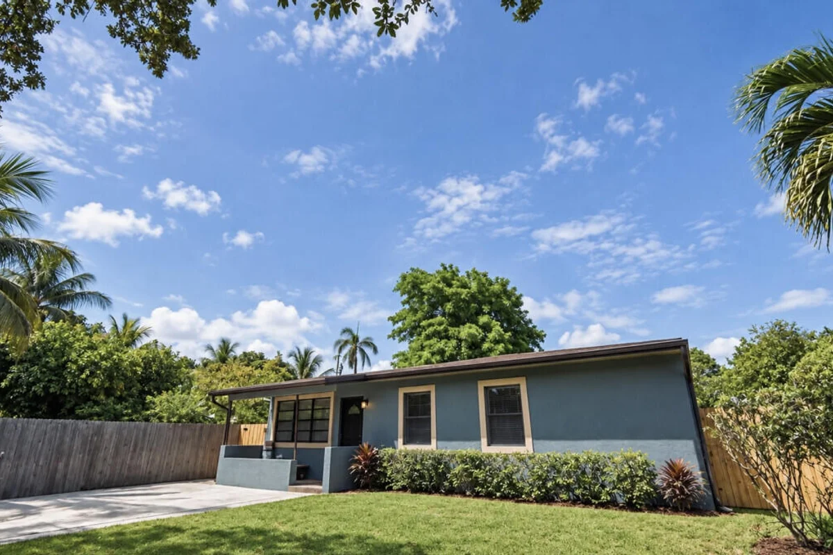 1142 Chateau Park Dr, Fort Lauderdale: photo 1 of 23