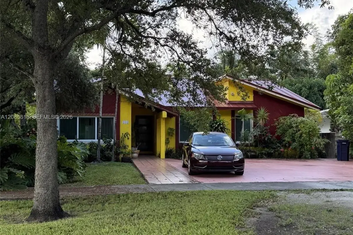 400 Oriole Ave, Miami Springs: photo 1 of 2